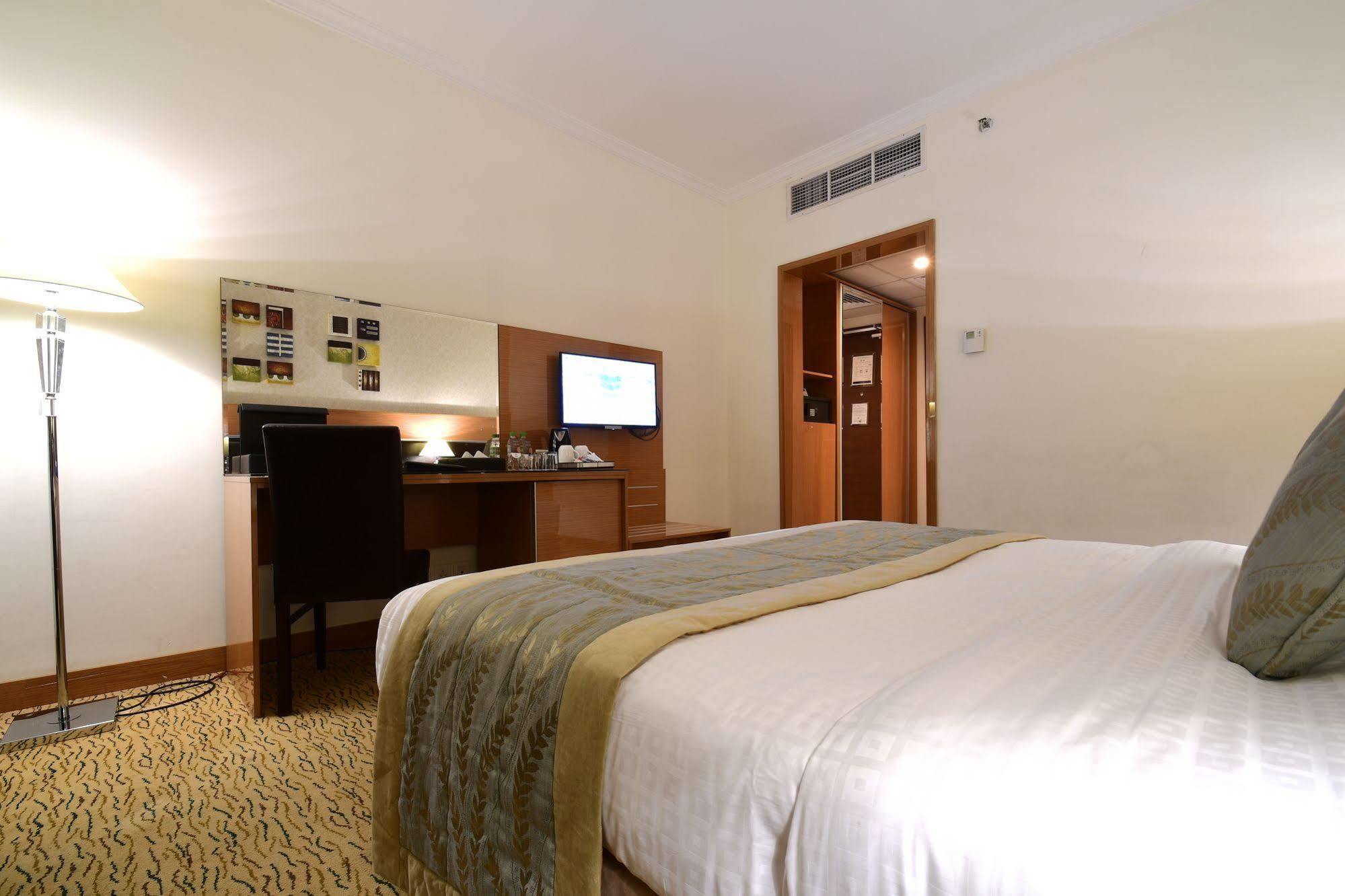 Hotel Al Ansar Golden Tulip 4*