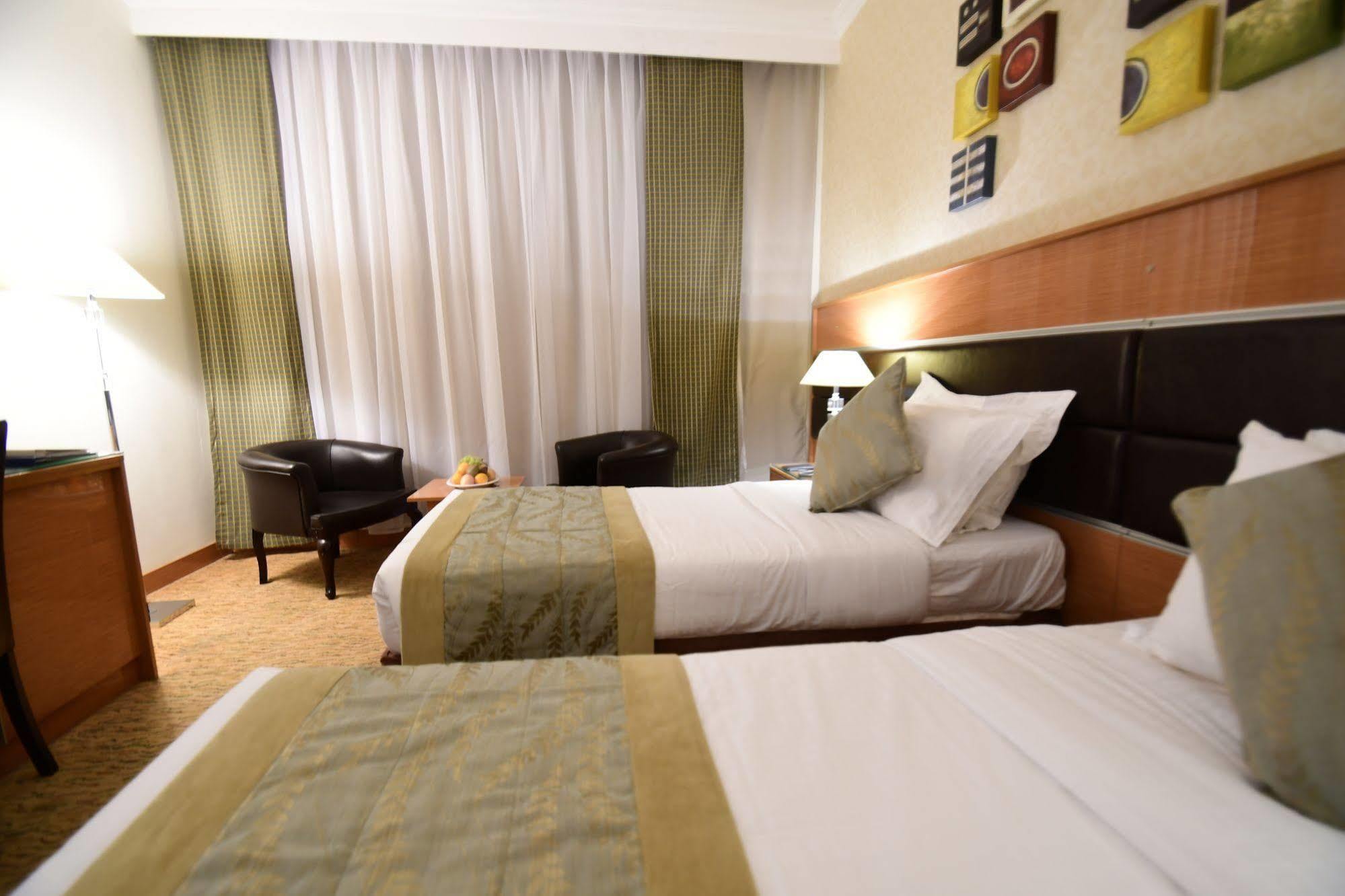 Al Ansar Golden Tulip Hotel 4*